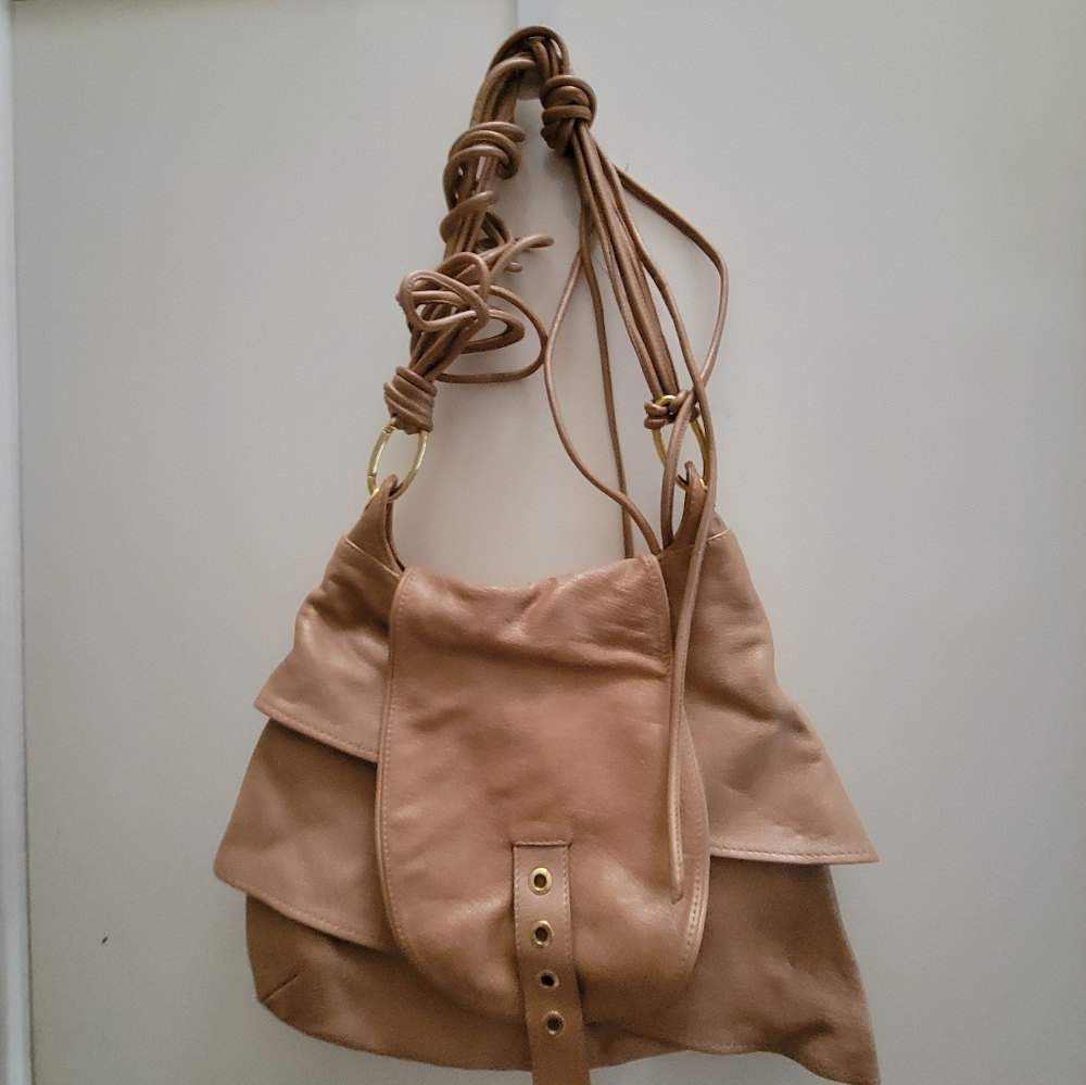 Unique LeSilla Leather Shoulder Bag with Sleek Design - Trendy‎ & Classy